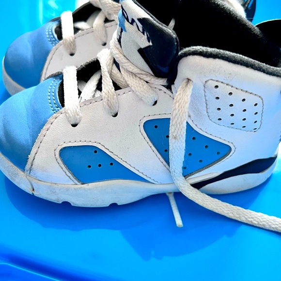 Toddler Boys Jordan’s size 6c - Picture 4 of 5